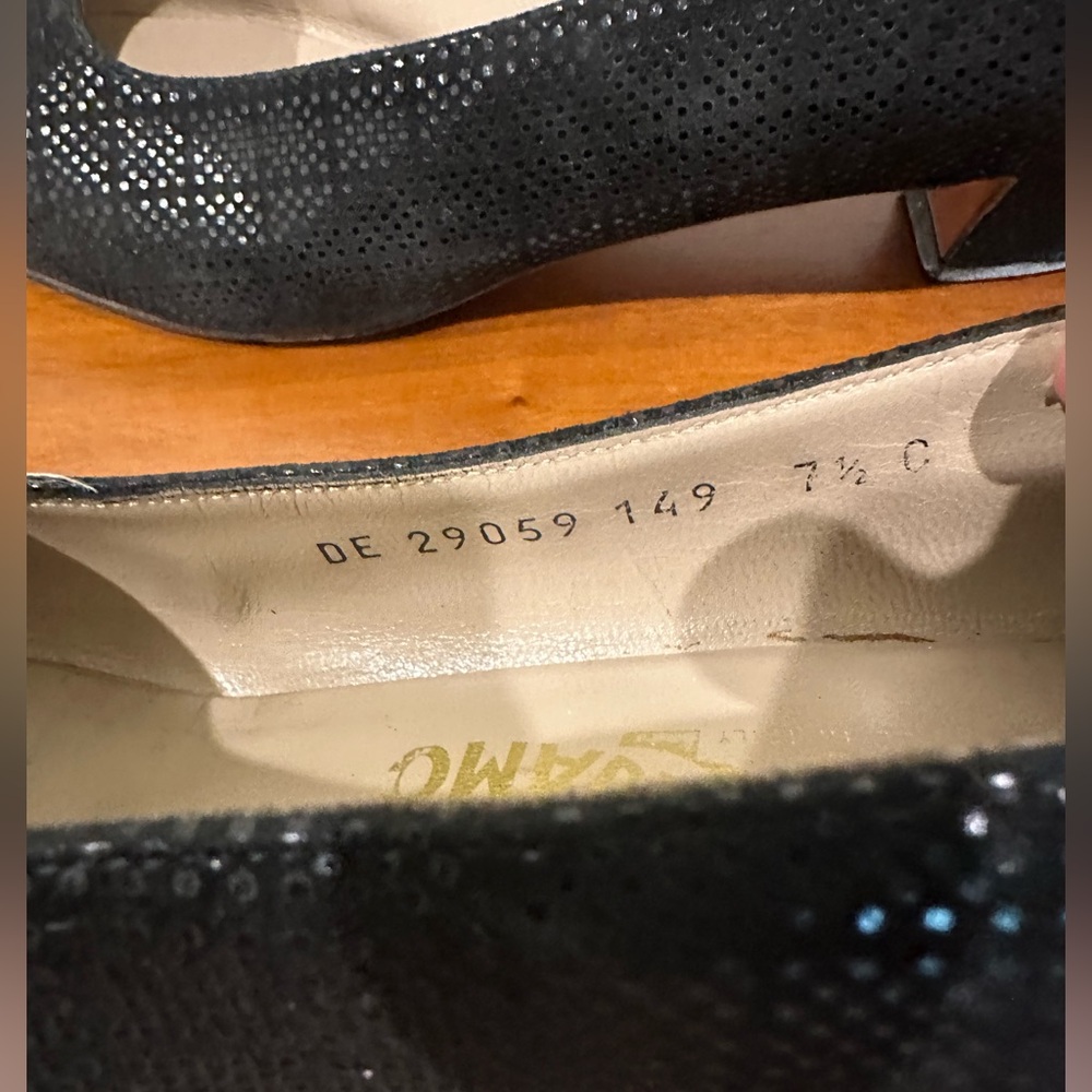 Salvatore Ferragamo Black Textured Heels - Picture 4 of 9